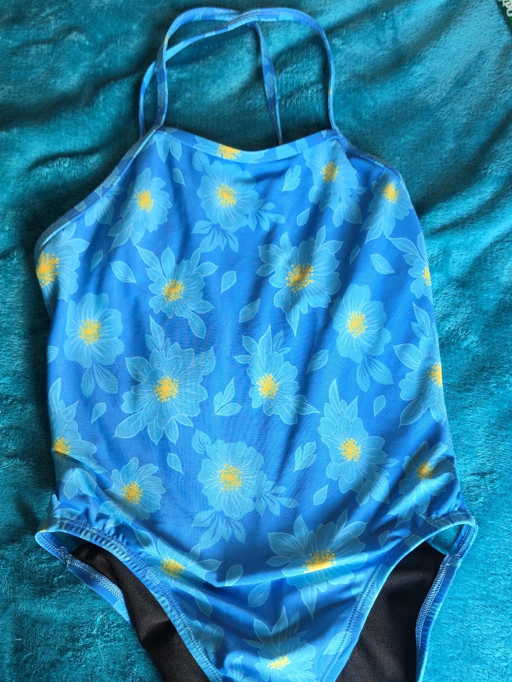 Jolyn Gavin 2 Size 26 Excellent Condition OnePiece Swimsuit with Yellow Accent
